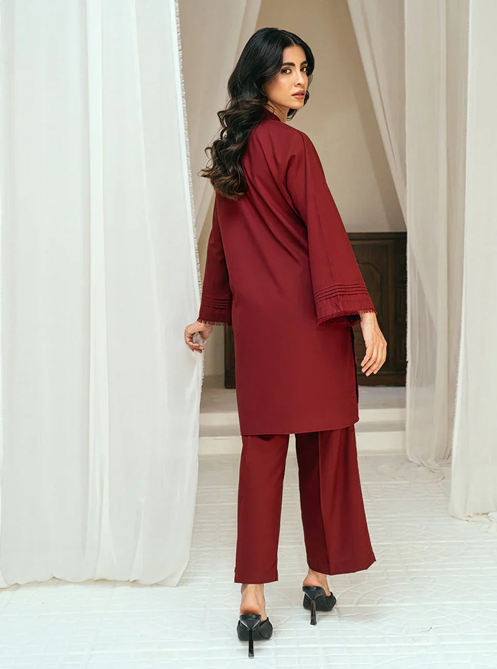 Stitched Scarlet Set GUL020
