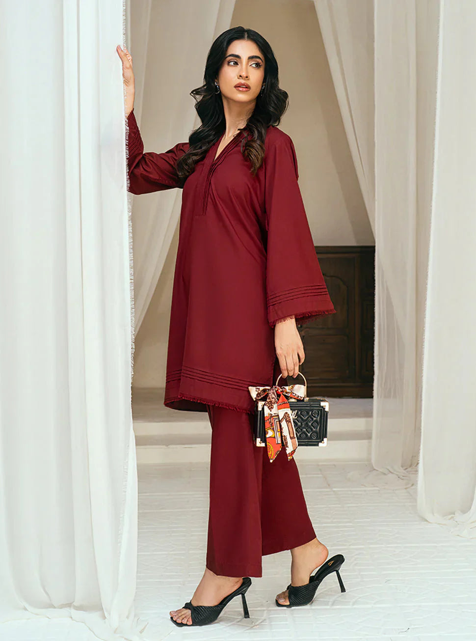 Stitched Scarlet Set GUL020